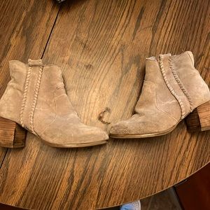 Grey boots with heal